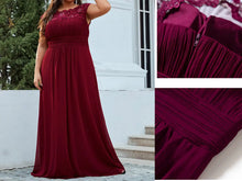 Load image into Gallery viewer, Emerald Green Bridesmaid Dresses Pleated with Lace Cap Sleeves
