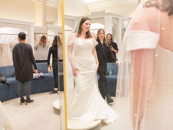 Who Traditionally Comes Wedding Dress Shopping?