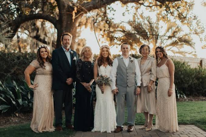 Mother of the Bride Dress vs. Bridesmaid Dresses: How to Coordinate Colors Without Matching
