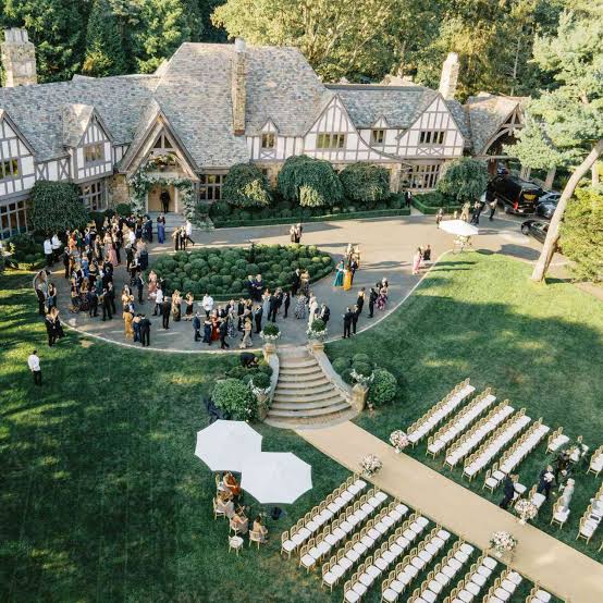 Backyard and Garden Wedding Dress Ideas: 15 Beautiful Styles for an Outdoor Wedding