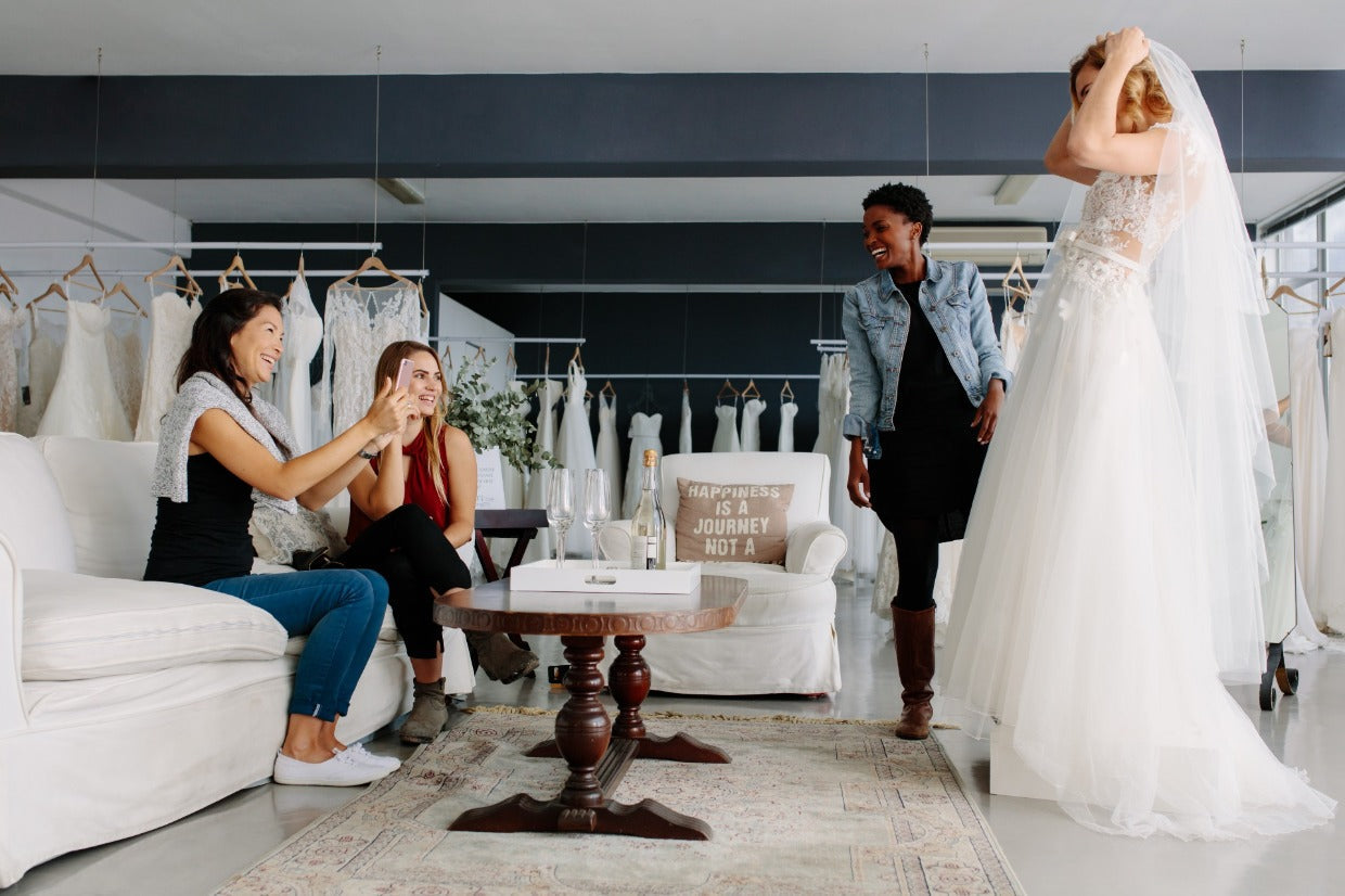 What to Bring to Your First Wedding Dress Appointment (Besides the Dress Budget)