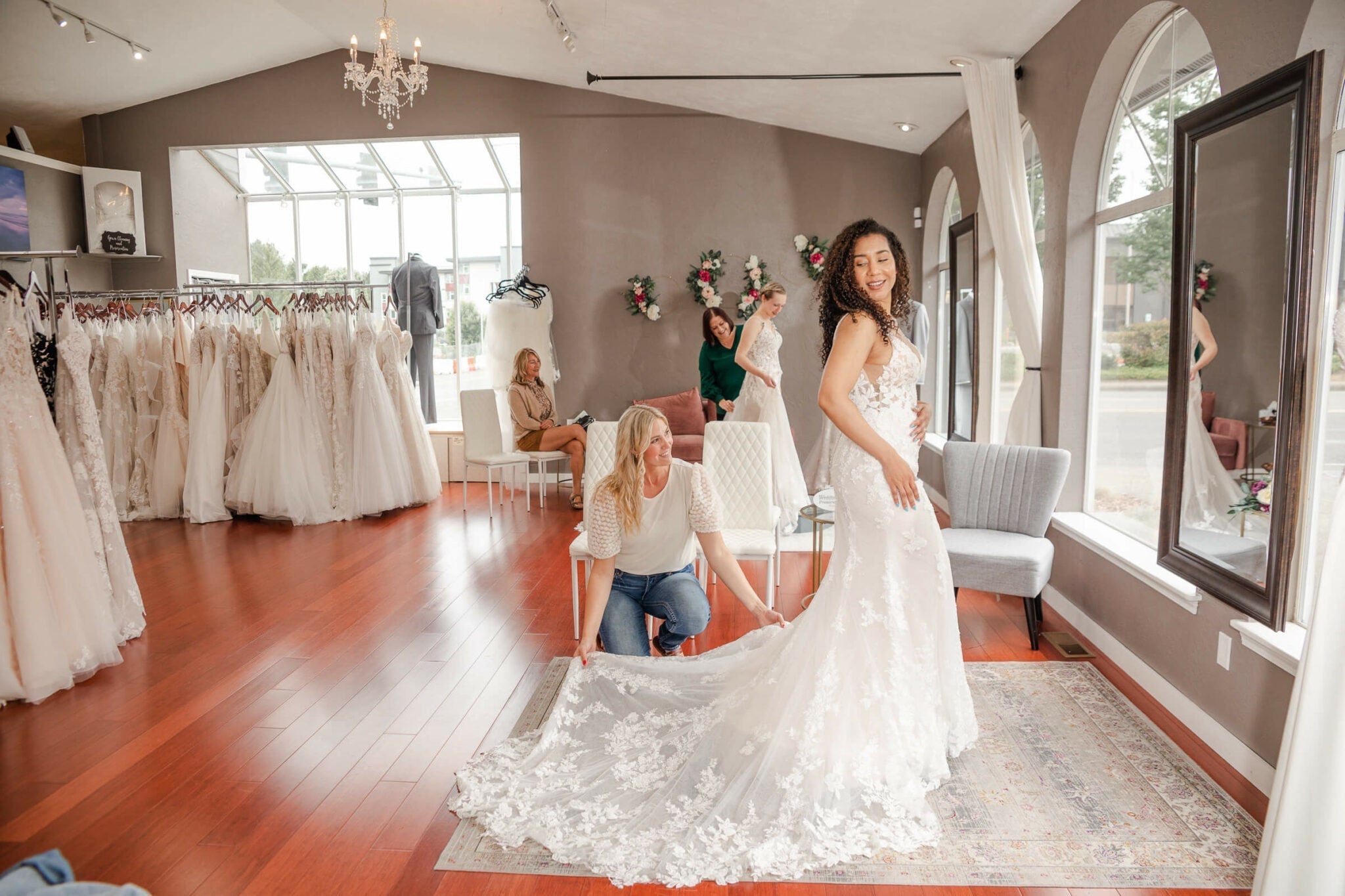 Best Wedding Dresses for Hourglass Figures (Complete Flattering Guide)