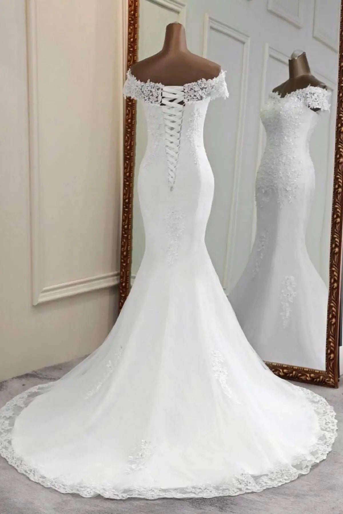 Appliquéd Mermaid Lace Wedding Gown with Off the Shoulder Design and Short Sleeves