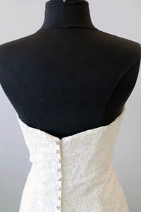 Buttoned Sweetheart Lace Drop Waist Wedding Dress with Chapel Train P033