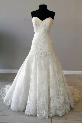 Buttoned Sweetheart Lace Drop Waist Wedding Dress with Chapel Train P033