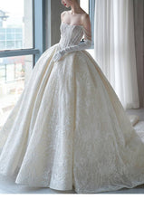 Load image into Gallery viewer, Princess Sleeveless Corset Bridal Gowns Tube Lace Wedding Dresses with Big Bowknot