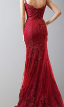 Load image into Gallery viewer, Straps Applique Red Lace Mermaid Prom Dresses Feature Buttons Back P502