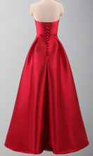Load image into Gallery viewer, Strapless Straight Neck Long Satin Red Princess Prom Ball Gowns Lace Up Back P522
